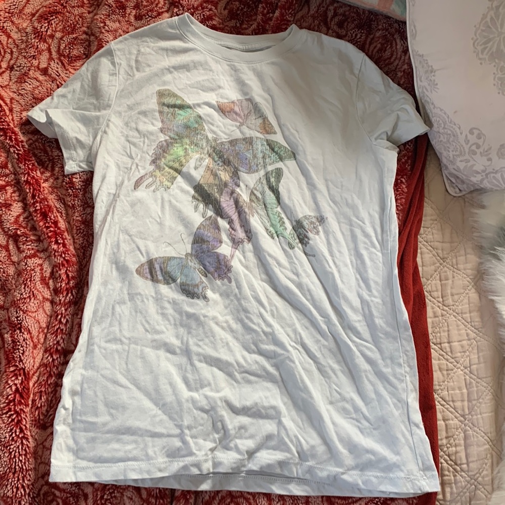 blue tee, butterfly pattern, round neck,